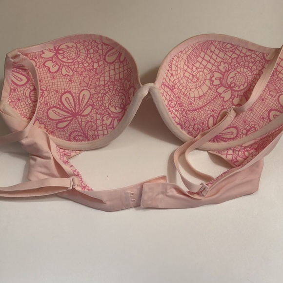 Victoria’s Secret push up bra - Picture 2 of 3